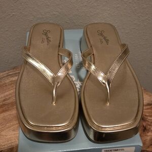 New In Box Seychelles Gold Slip-On Womens Sandals Size 6.5